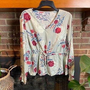 🟢3/$15 Blue, Pink and White Floral Long Sleeve Top, Size M